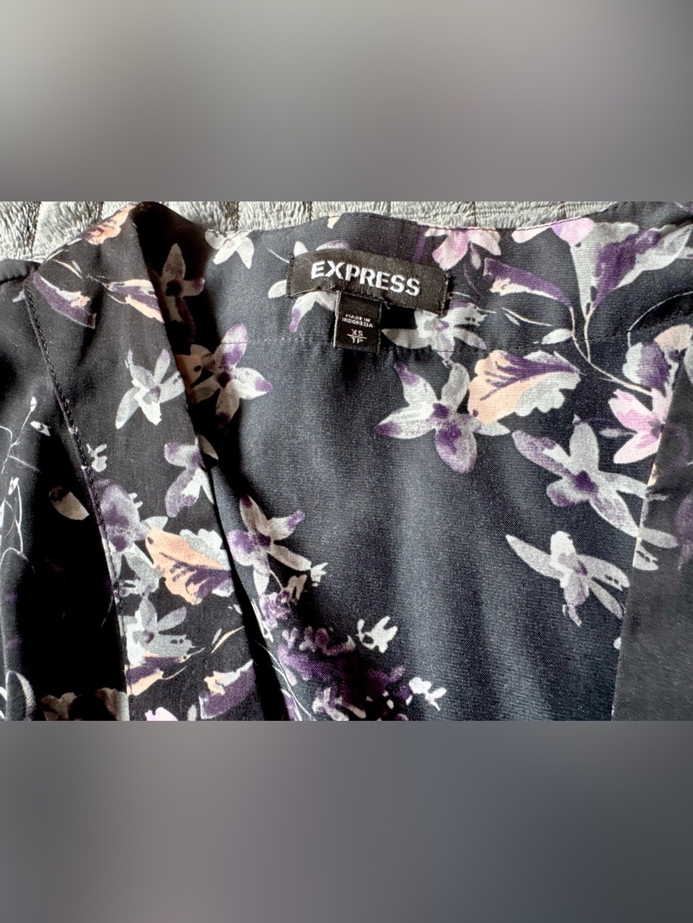 ❤️ 2/$20 Express XS Black Pink Floral V-Neck Flowy Peplum Dressy Blouse (B3) - Picture 3 of 4